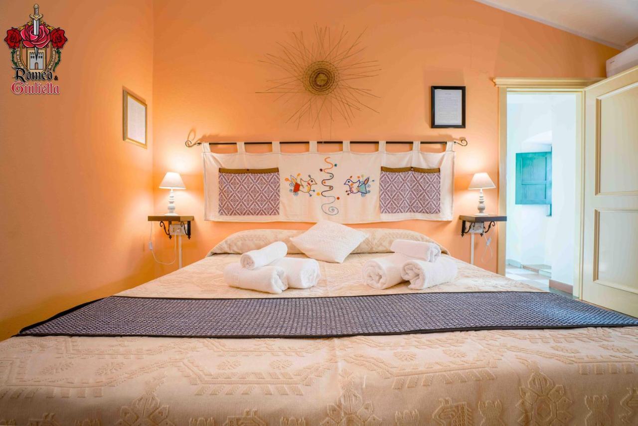 Romeo & Giulietta Rooms บอซา ภายนอก รูปภาพ