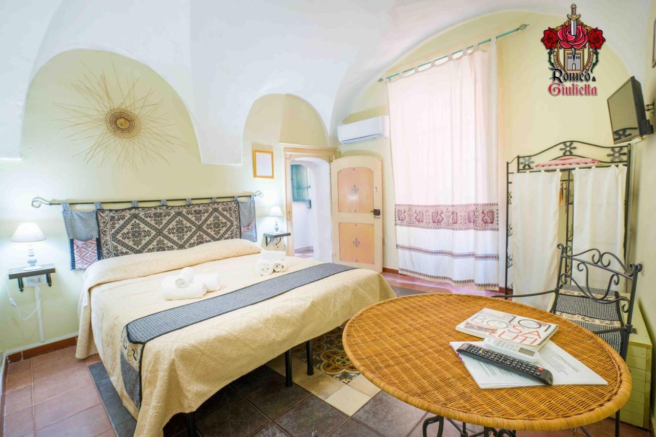 Romeo & Giulietta Rooms บอซา ภายนอก รูปภาพ